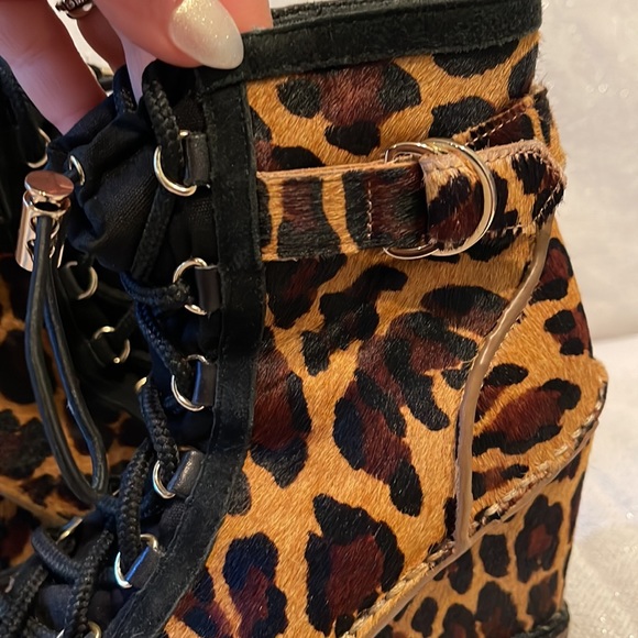 Diane von Furstenberg leopard calf hair wedges. Size 7. - Picture 4 of 8